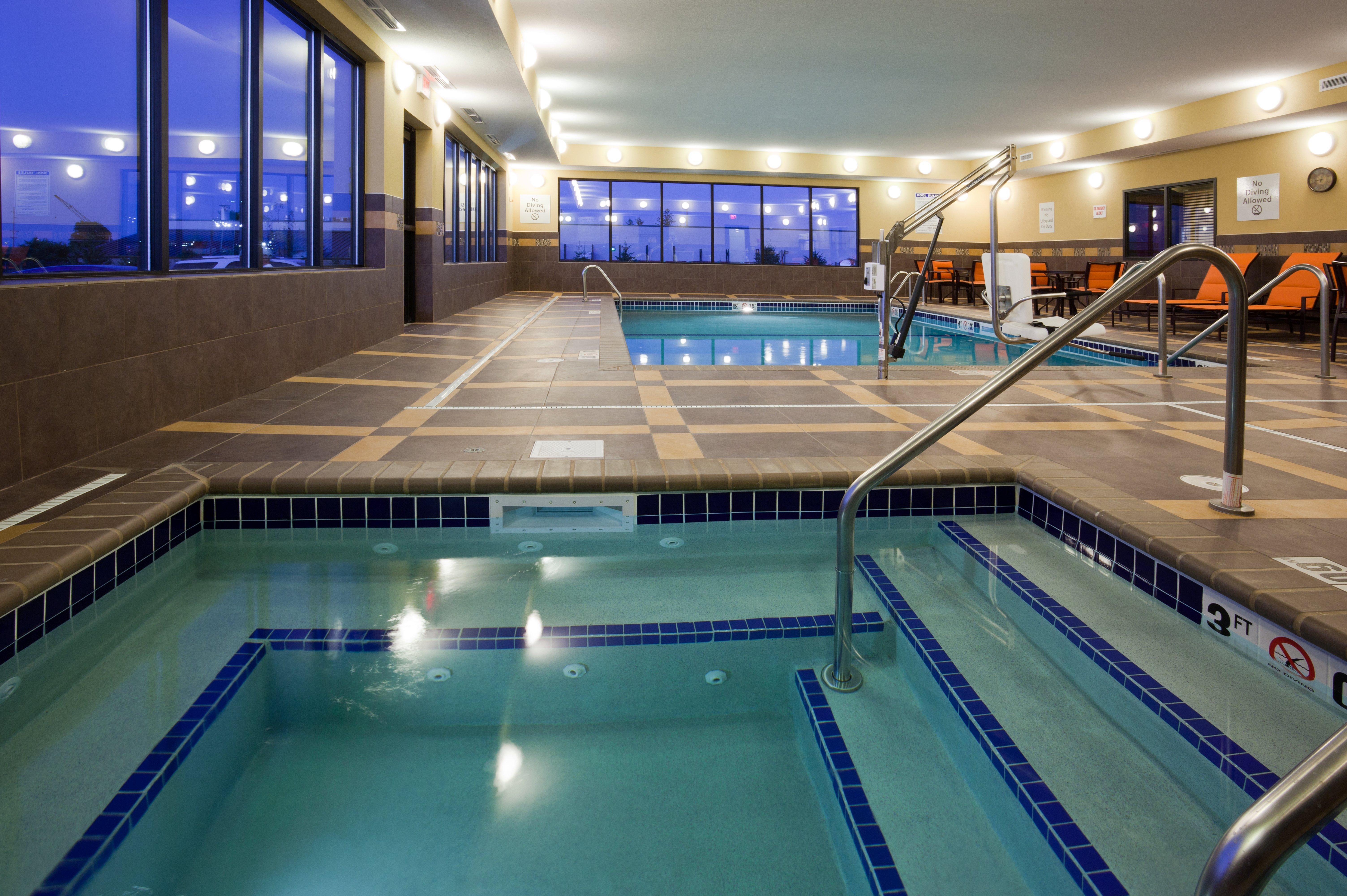 Holiday Inn Express & Suites Fort Dodge By Ihg Exteriör bild