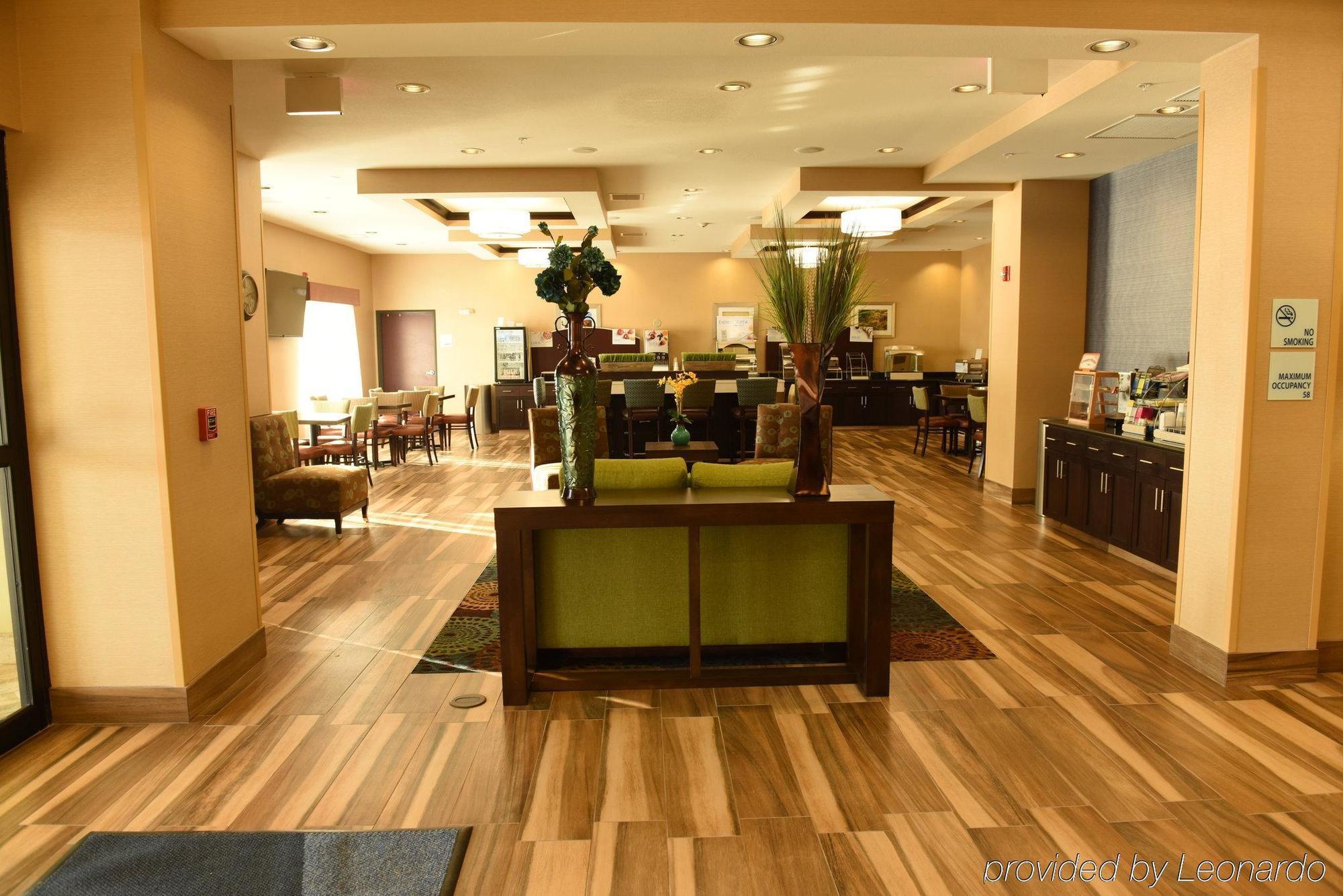 Holiday Inn Express & Suites Fort Dodge By Ihg Exteriör bild