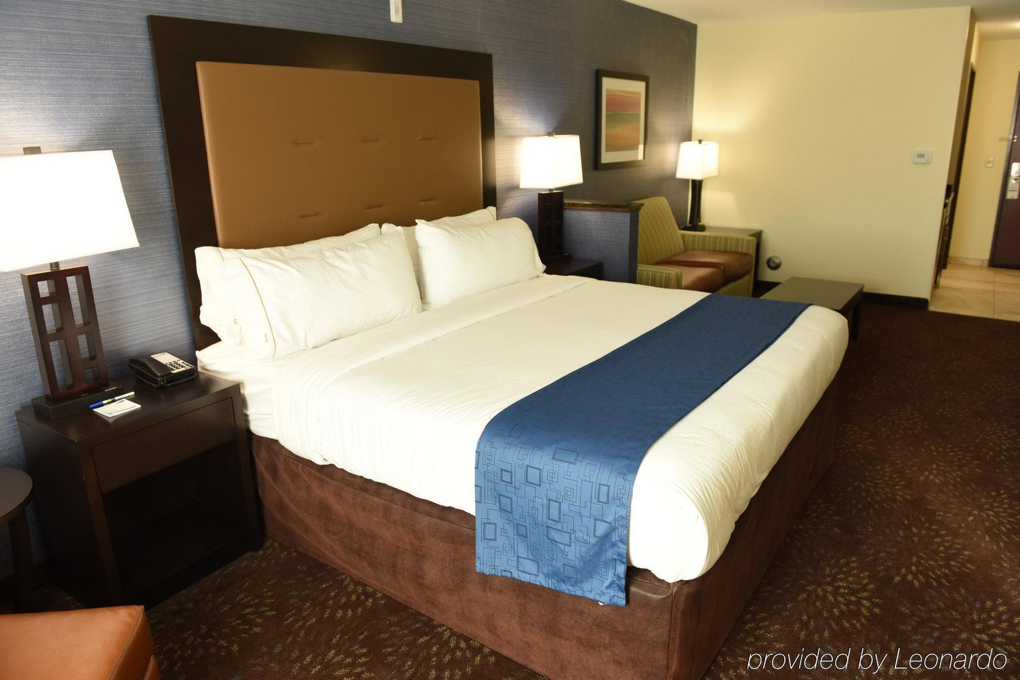 Holiday Inn Express & Suites Fort Dodge By Ihg Exteriör bild